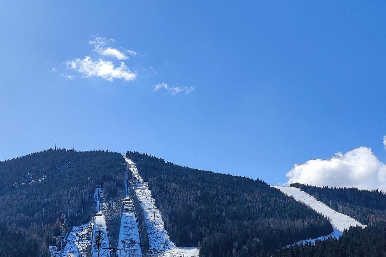 Enjoy Harrachov - Atraktivní klidný klimatizovaný apartmán 20 v centru Harrachova s wallboxem EV, herní konzolí, Ipad, Netflix, výhledem do zahrady a na romantický kostelík Exterior foto